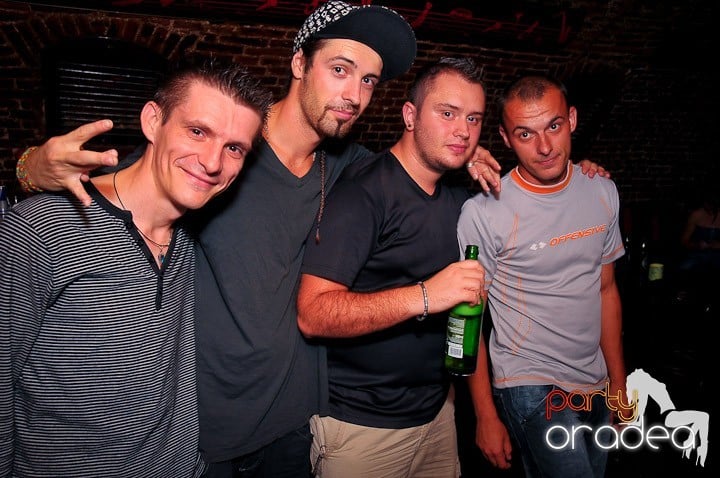 Escape seară de seară, 