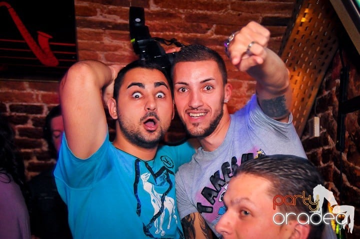 Escape seară de seară, 