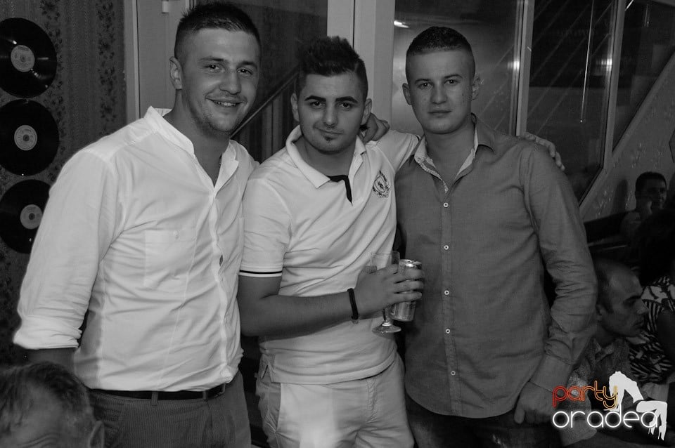 Eveniment special cu invitaţi speciali, 