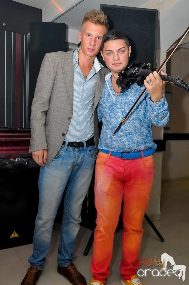 Eveniment special cu invitaţi speciali, 