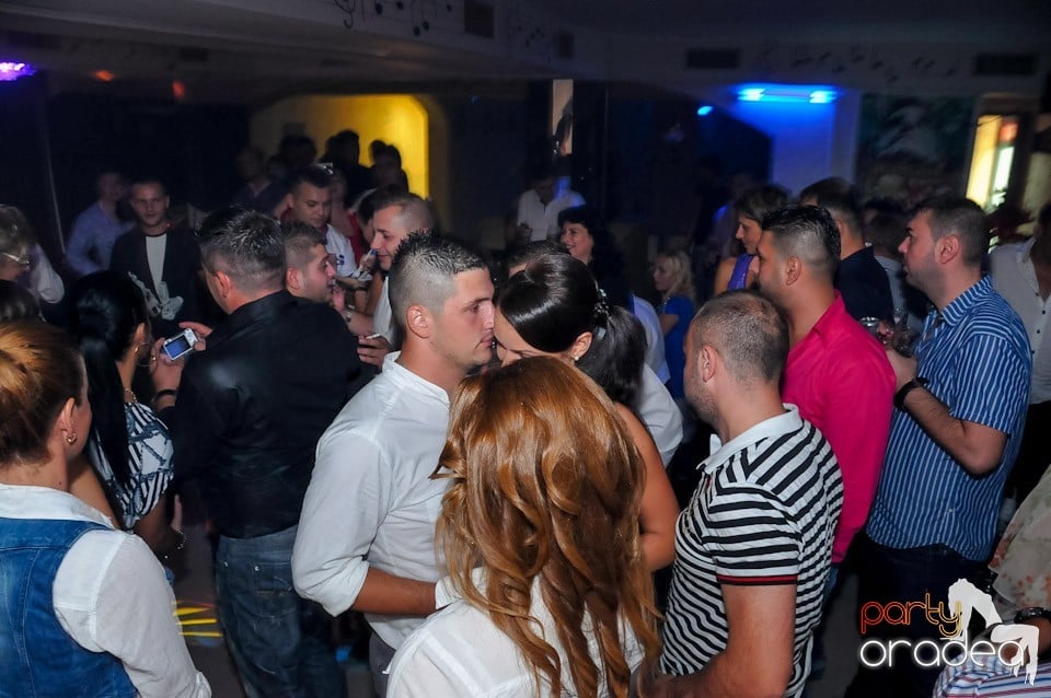 Eveniment special cu invitaţi speciali, 