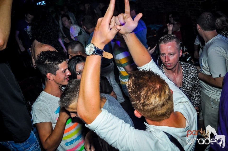 Everybody dance now!, 