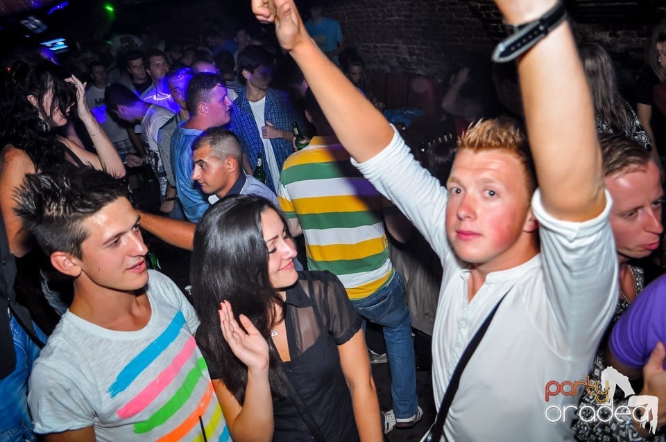 Everybody dance now!, 