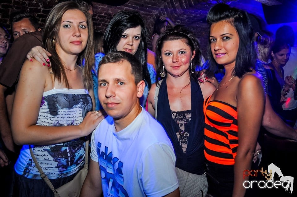 Everybody dance now!, 