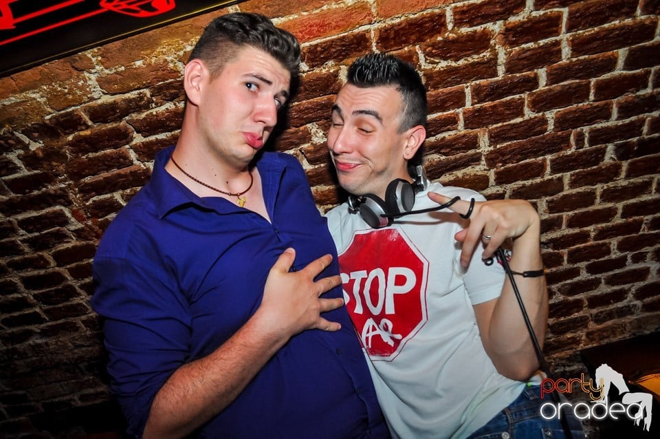 Everybody dance now!, 