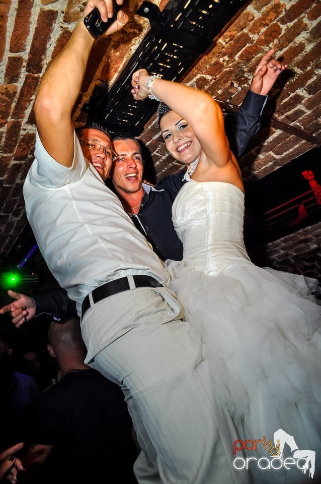 Everybody dance now!, 