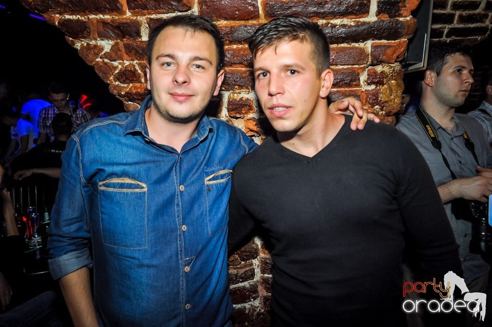 Everybody dance now!, 