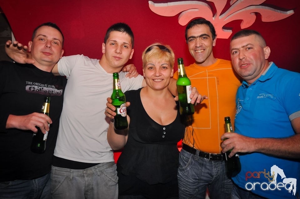 Extravaganza Night Party în Club Atti's, 