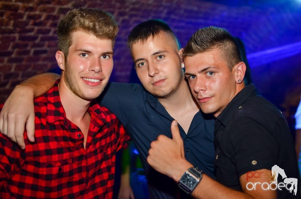 Feel the Beat în Club Escape!, 