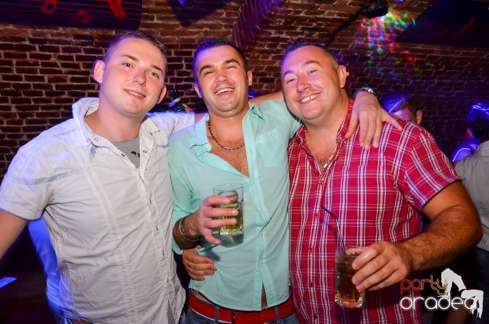 Feel the Beat în Club Escape!, 