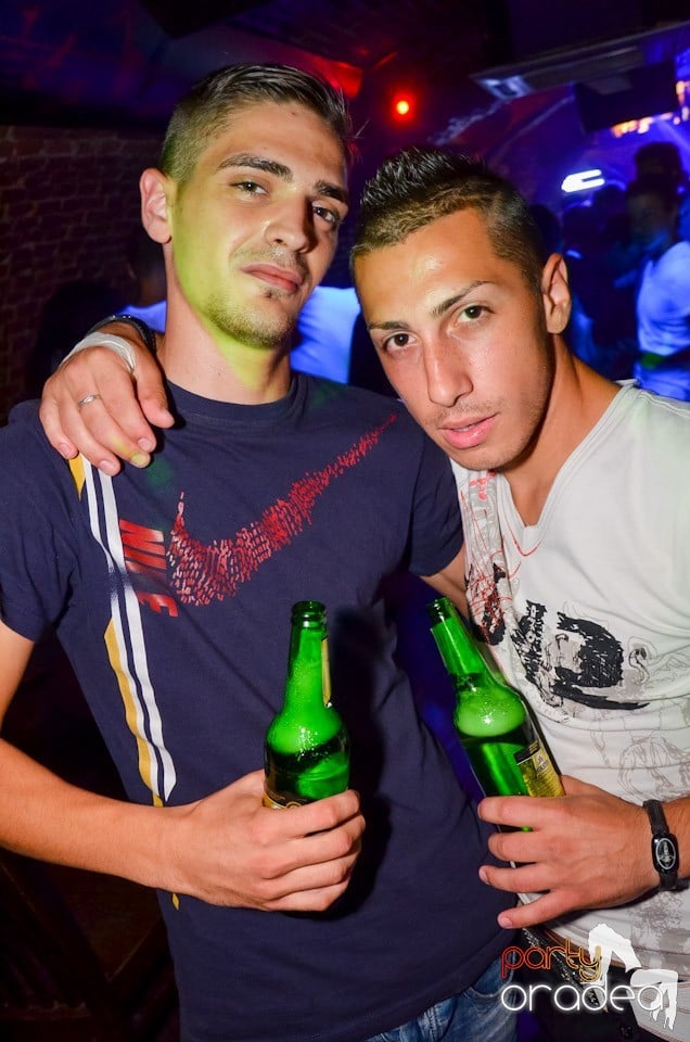 Feel the Beat în Club Escape!, 