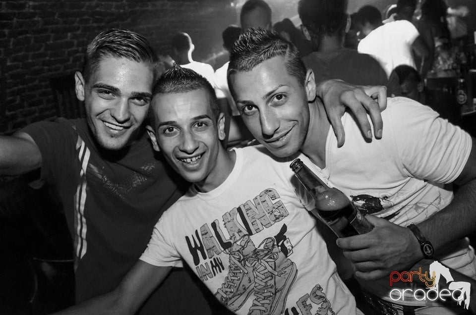 Feel the Beat în Club Escape!, 