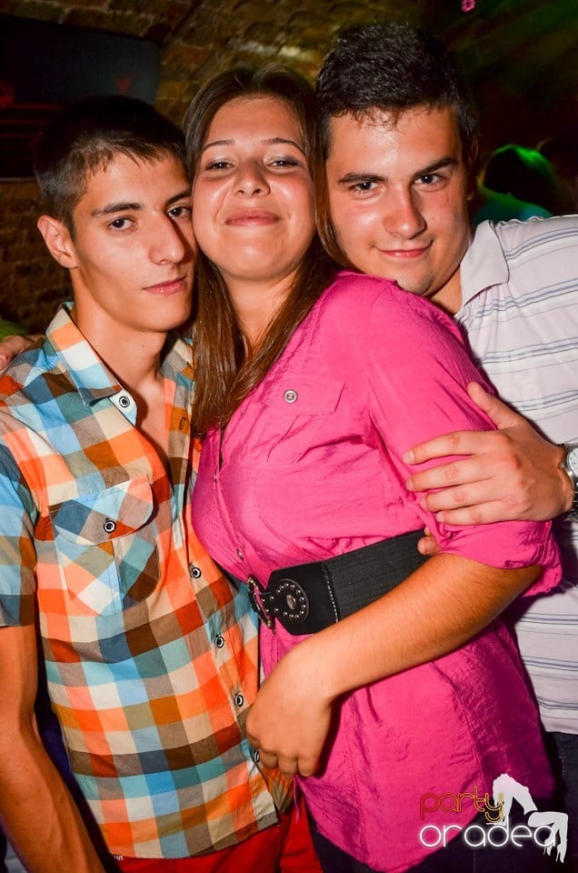 Feel the Beat în Club Escape!, 