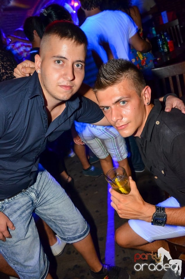 Feel the Beat în Club Escape!, 