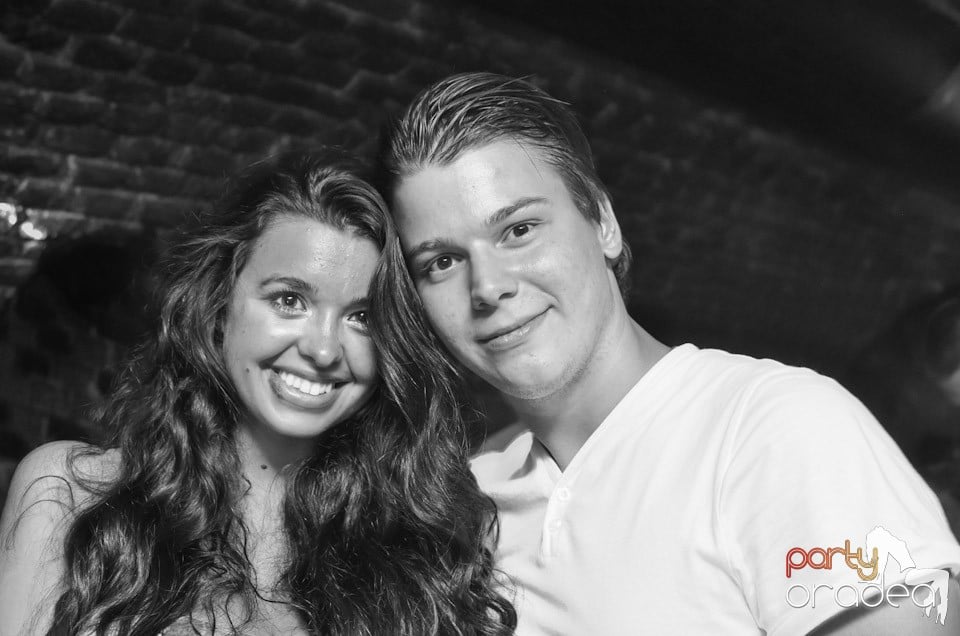 Feel the Beat în Club Escape!, 