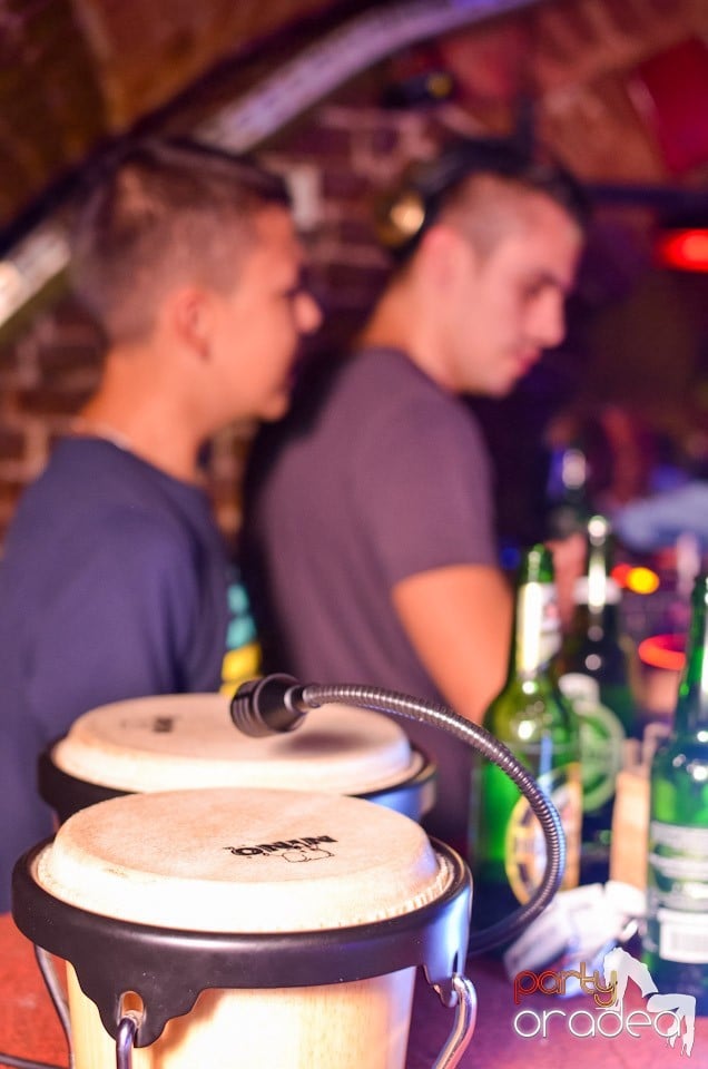 Feel the Beat în Club Escape!, 