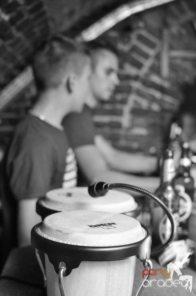 Feel the Beat în Club Escape!, 