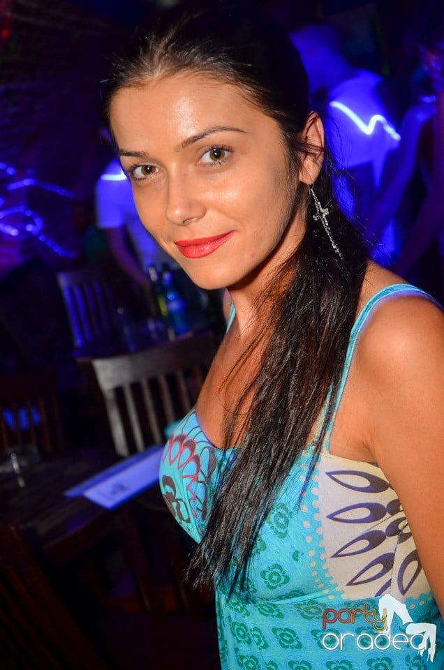 Feel the Beat în Club Escape!, 