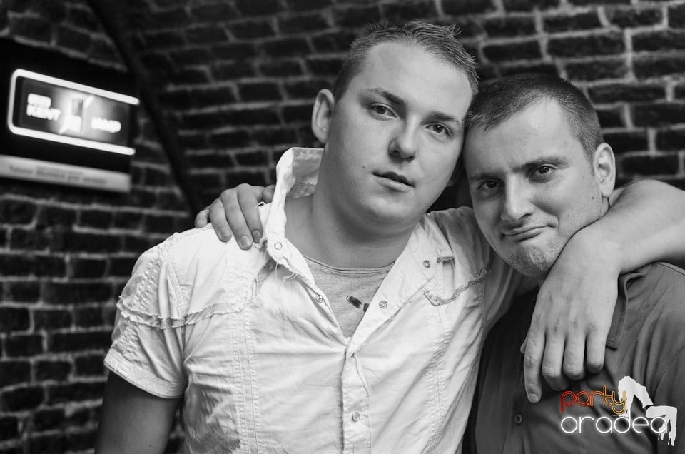 Feel the Beat în Club Escape!, 