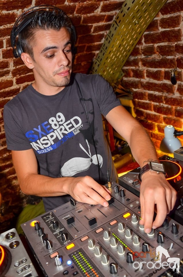 Feel the Beat în Club Escape!, 