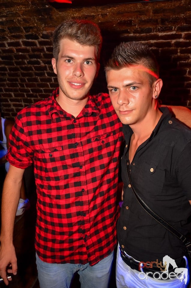 Feel the Beat în Club Escape!, 