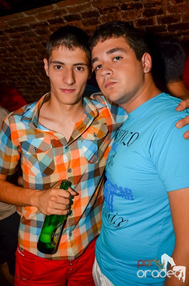 Feel the Beat în Club Escape!, 