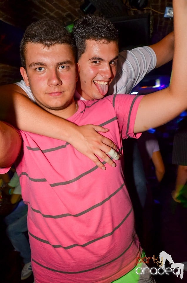 Feel the Beat în Club Escape!, 