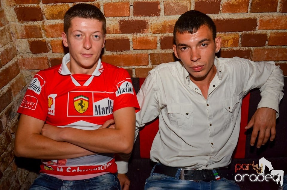 Feel the Beat în Club Escape!, 