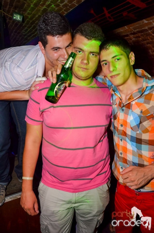 Feel the Beat în Club Escape!, 