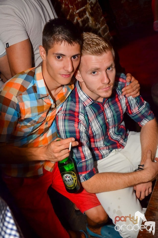 Feel the Beat în Club Escape!, 