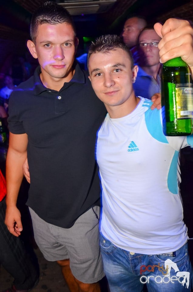 Feel the Beat în Club Escape!, 