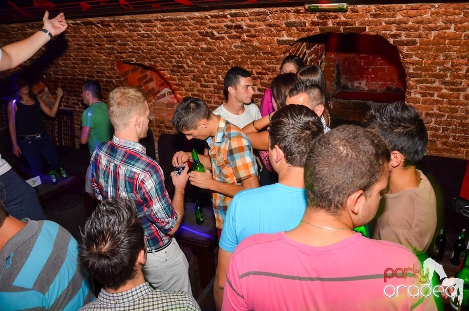 Feel the Beat în Club Escape!, 