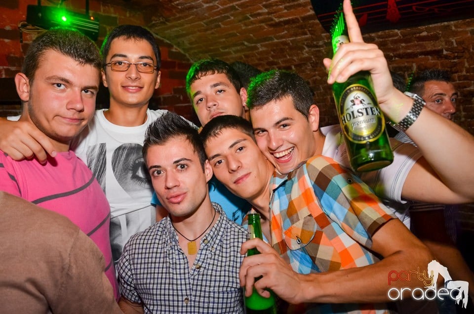 Feel the Beat în Club Escape!, 