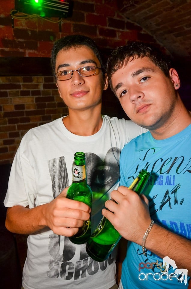 Feel the Beat în Club Escape!, 