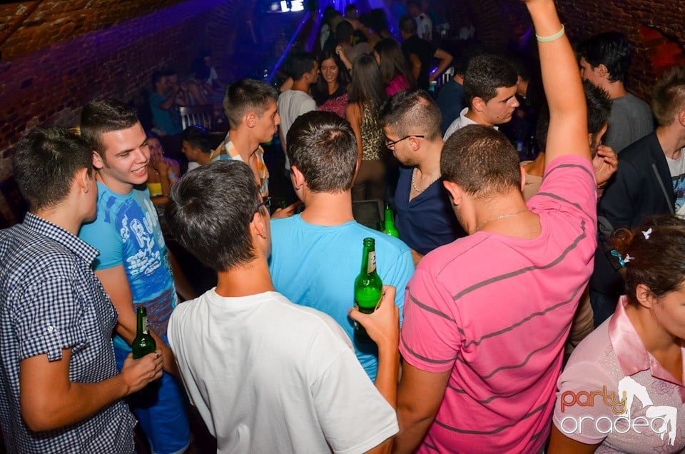 Feel the Beat în Club Escape!, 