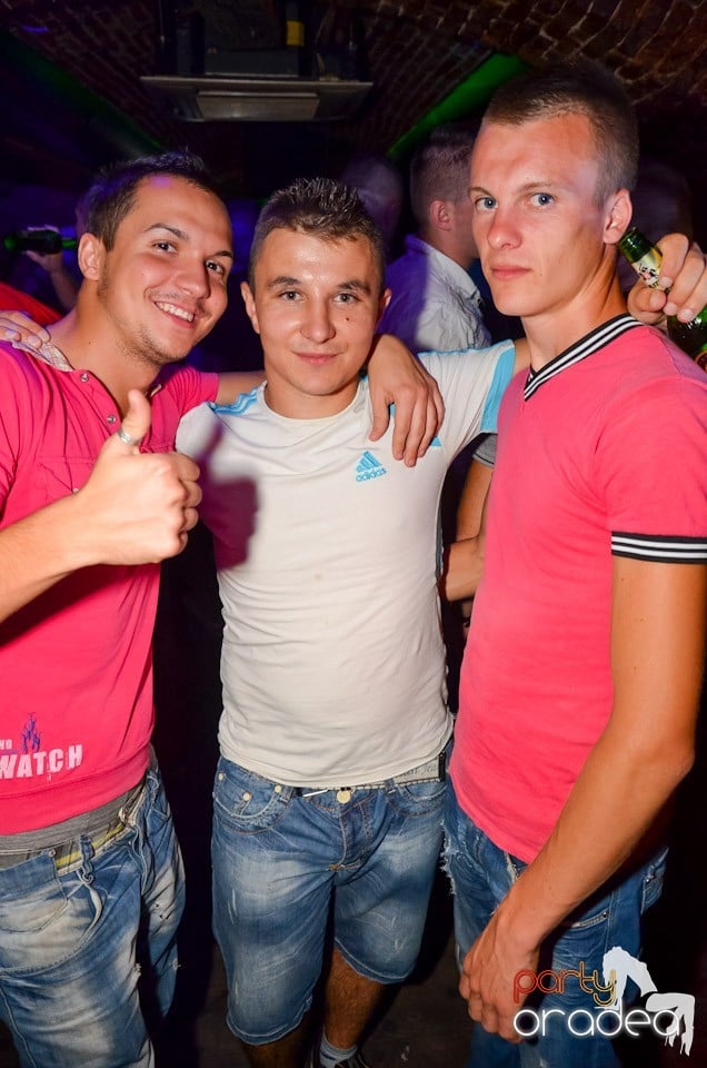 Feel the Beat în Club Escape!, 