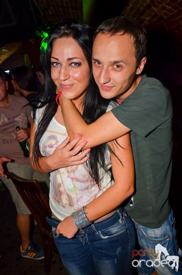 Feel the Beat în Club Escape!, 