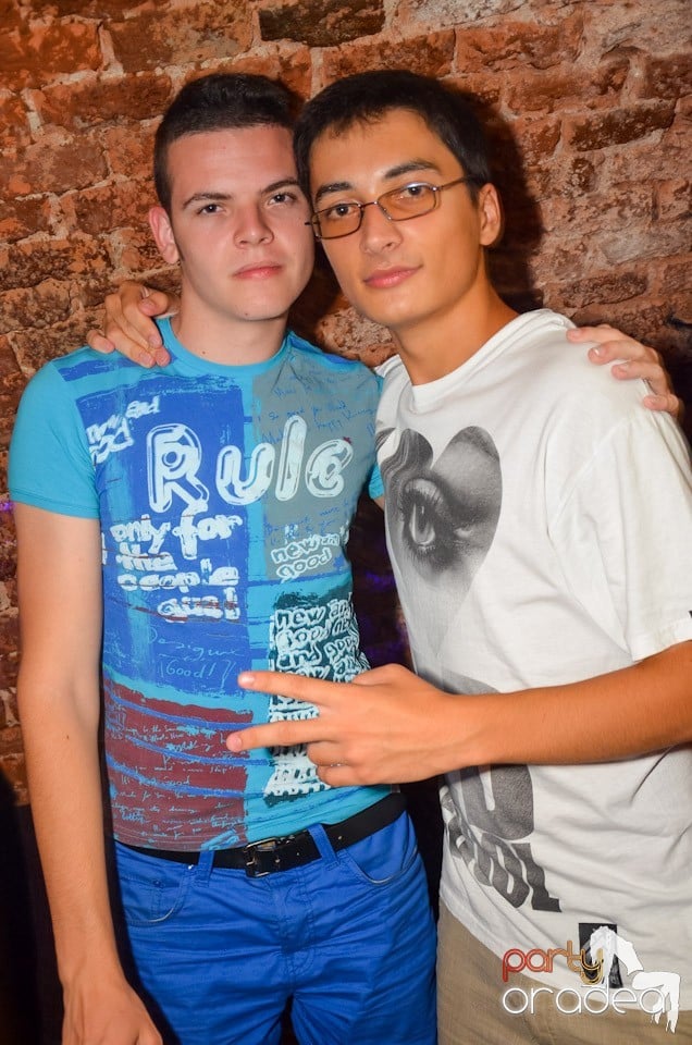 Feel the Beat în Club Escape!, 