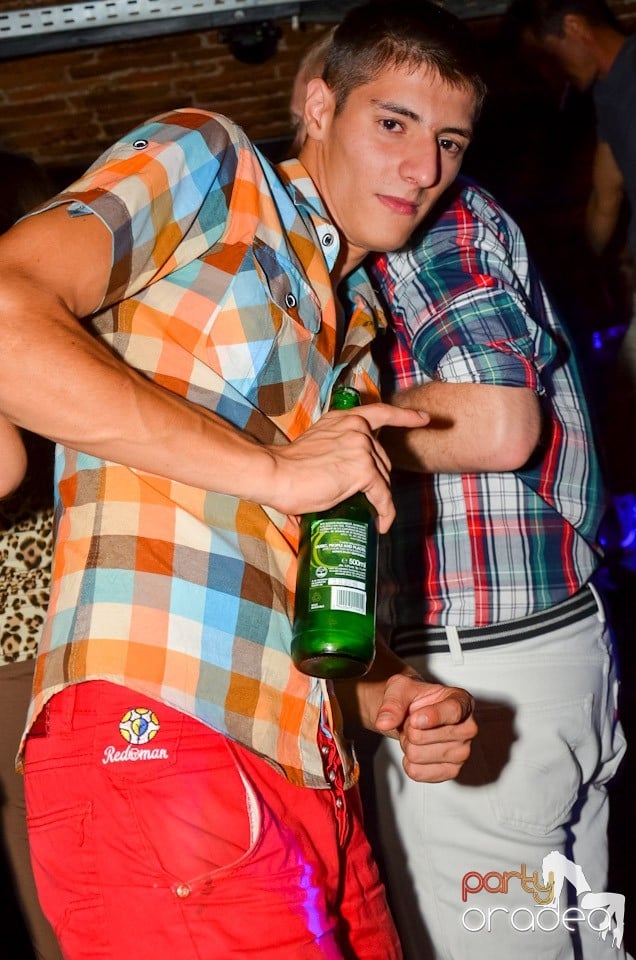 Feel the Beat în Club Escape!, 