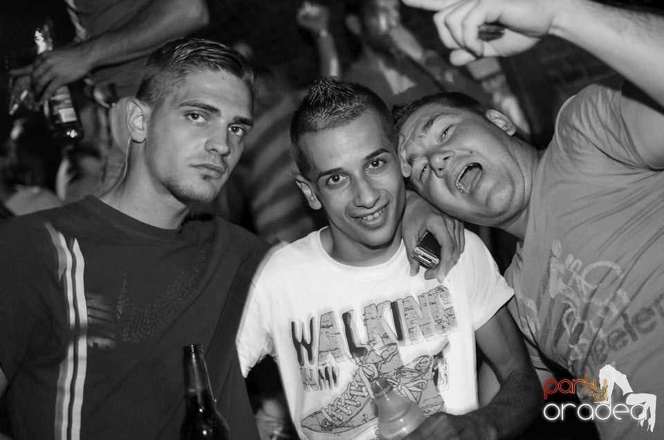 Feel the Beat în Club Escape!, 