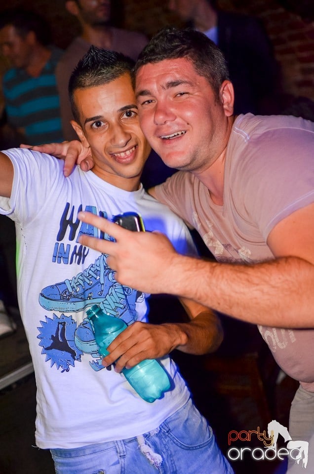 Feel the Beat în Club Escape!, 