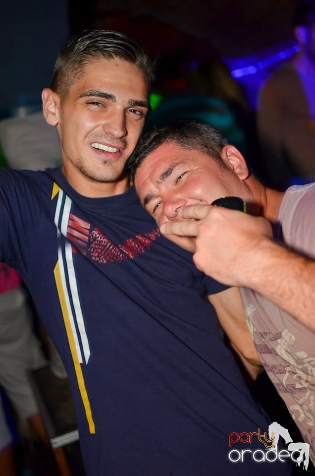 Feel the Beat în Club Escape!, 