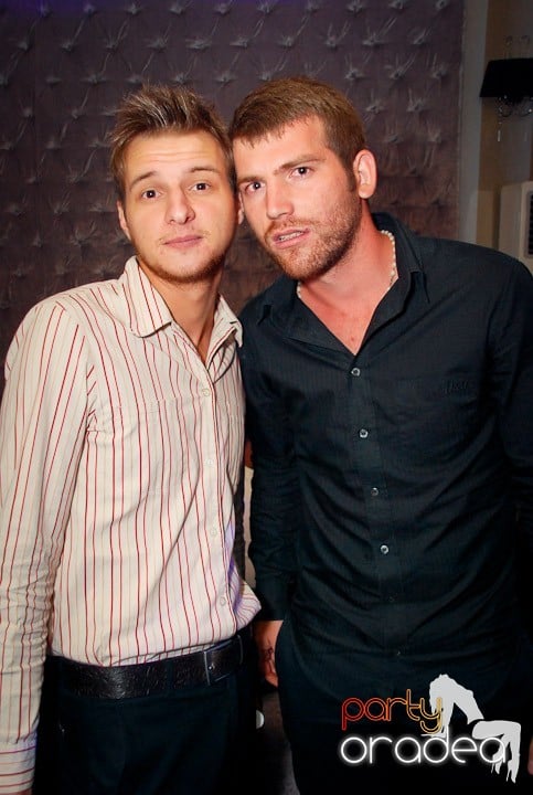 Friday Fun în Kadó Cafe, 