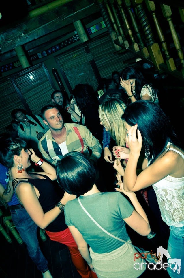 Friday Karaoke Party în Zulu, Zulu Caffe