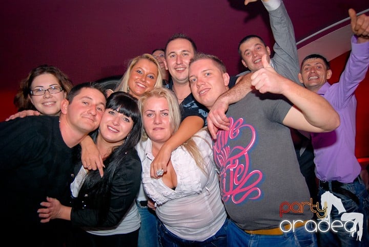 Friday Night @ Atti's, 