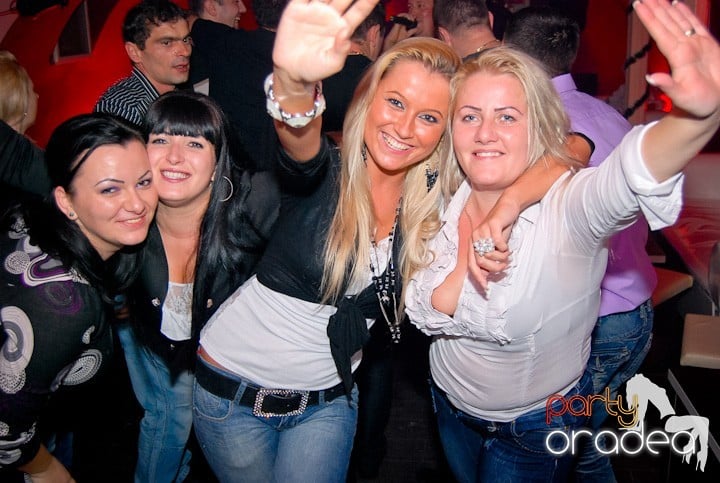 Friday Night @ Atti's, 