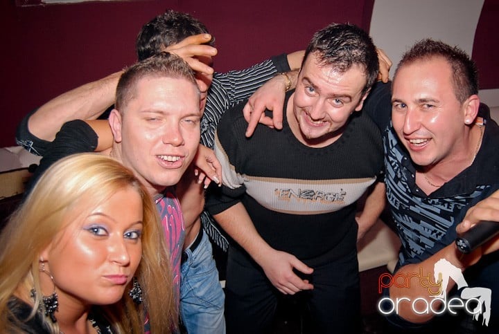 Friday Night @ Atti's, 