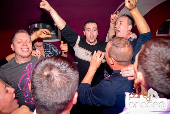 Friday Night @ Atti's, 