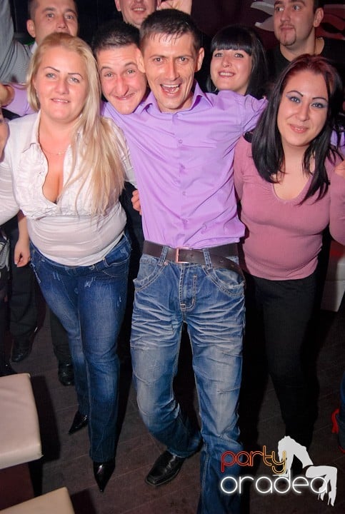 Friday Night @ Atti's, 