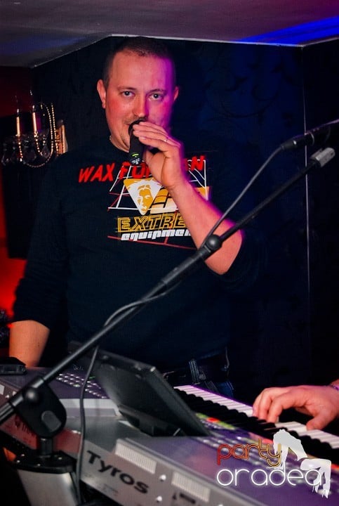 Friday Night @ Atti's, 